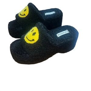 Woman black smiley face Sherpa platform sandals SZ 9